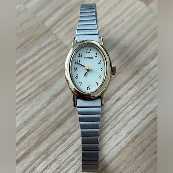 Timex Vintage Ladies Watch Gold-Tone Case Matte Stainless Bracelet White Dial main image 11